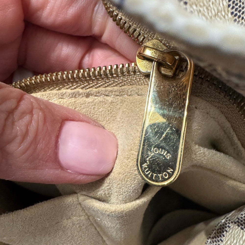 Authentic Louis Vuitton Artsy Damier Azur MM - Picture 11 of 15